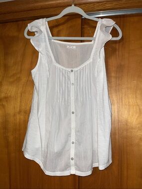 Maurice’s White Button-Front Ruffle Sleeve Tank Top